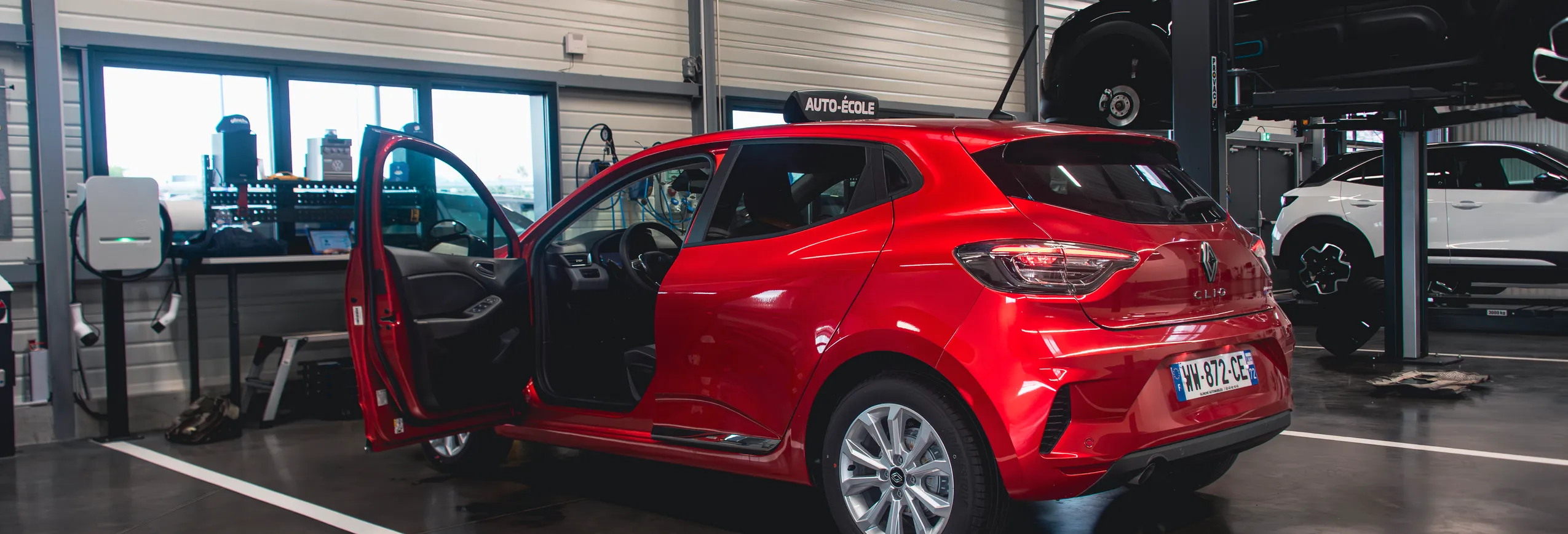 Clio Auto école en cours de dépose